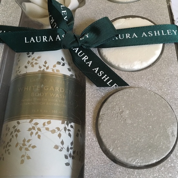 Laura Ashley bath set - Picture 2 of 3